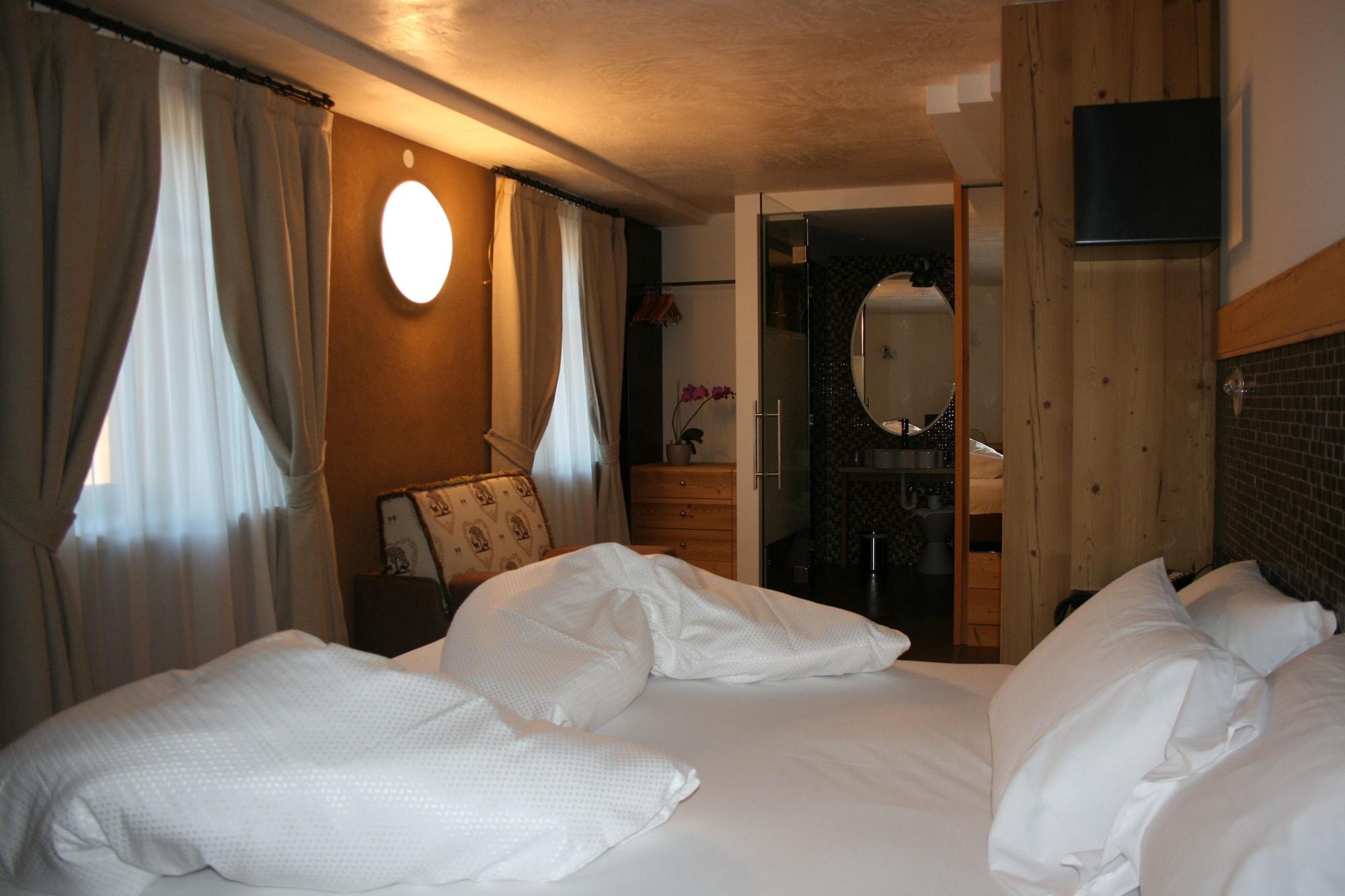 Hotel Orso Grigio Cavalese Bagian luar foto