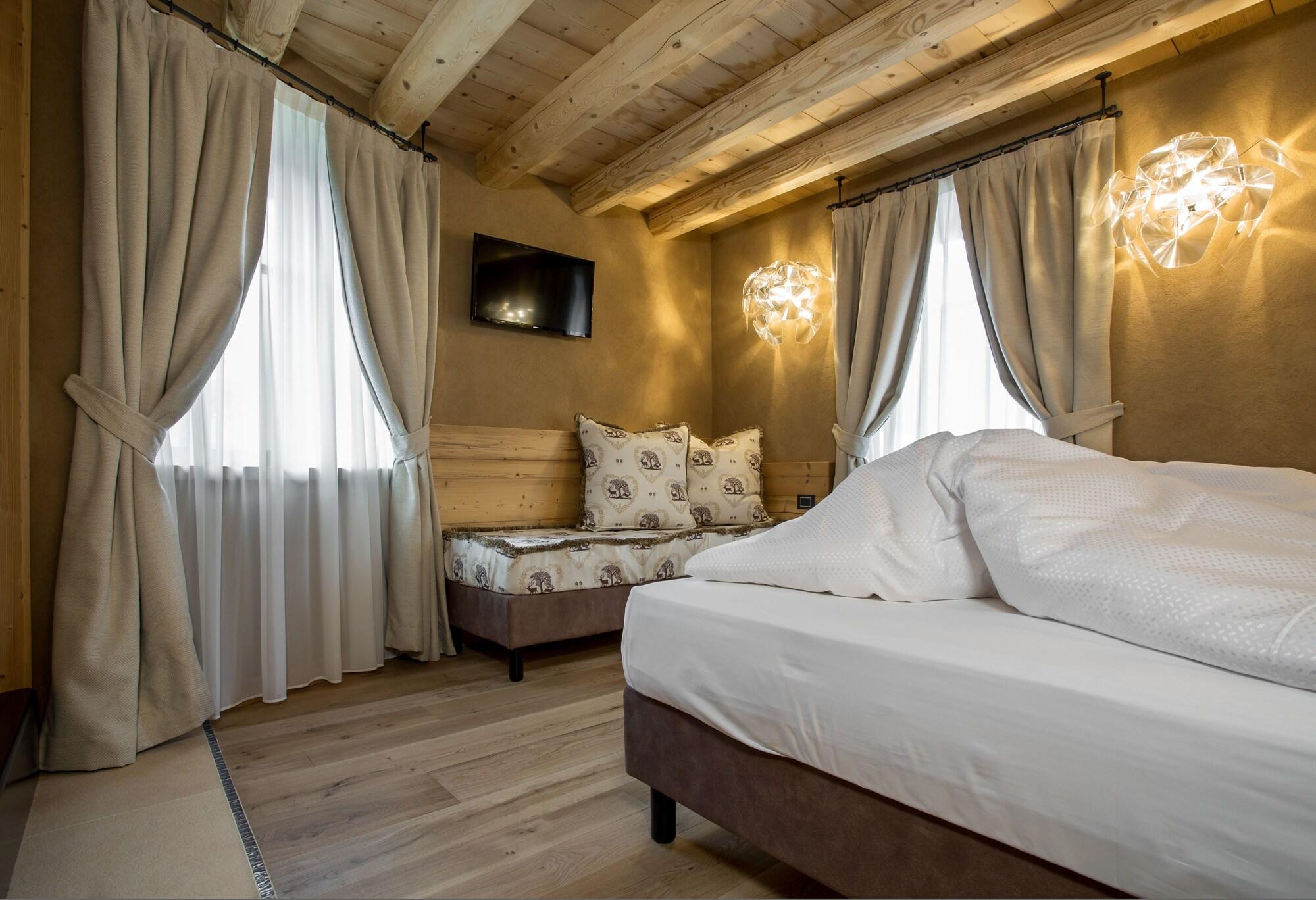 Hotel Orso Grigio Cavalese Bagian luar foto