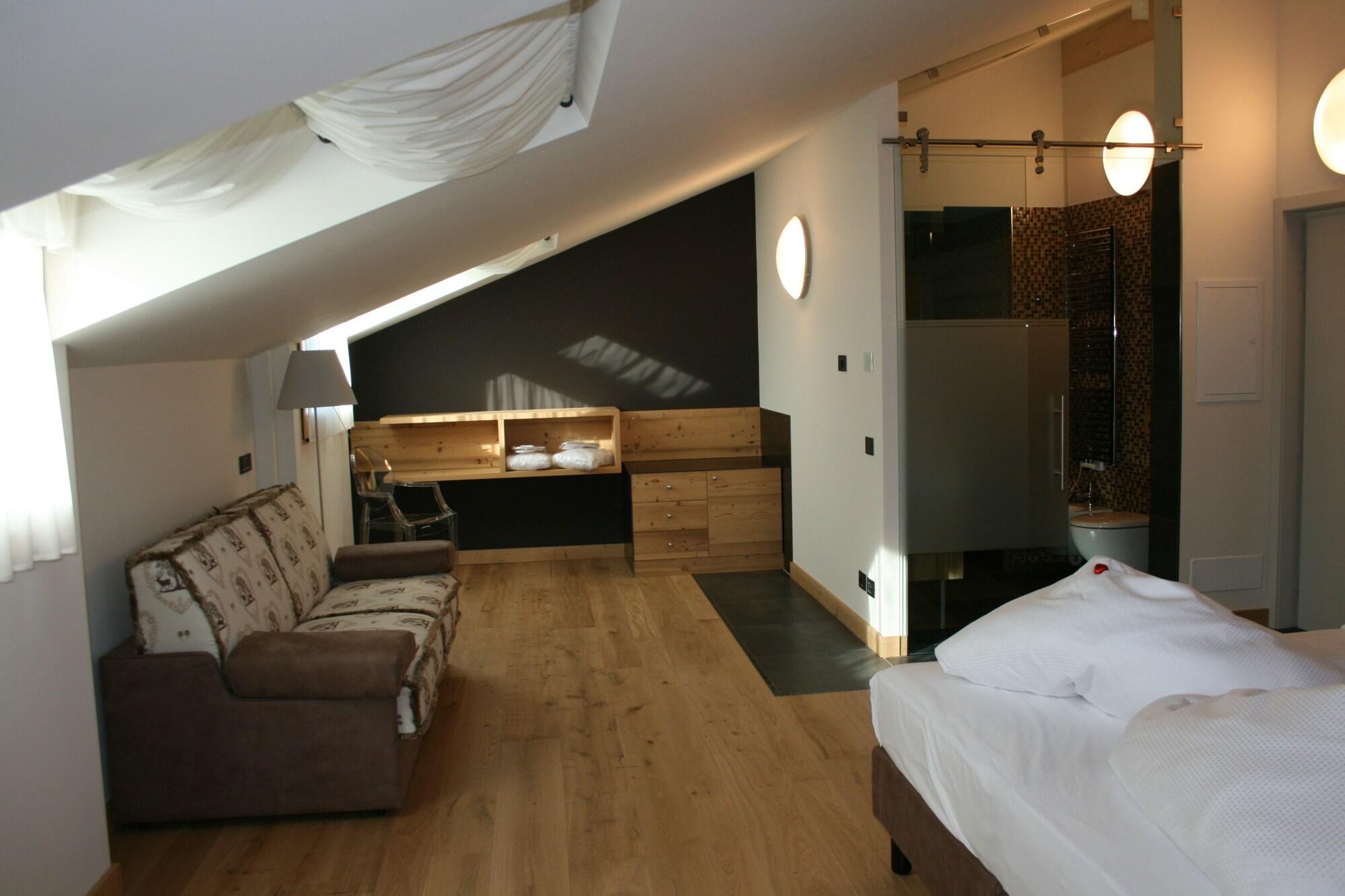 Hotel Orso Grigio Cavalese Bagian luar foto