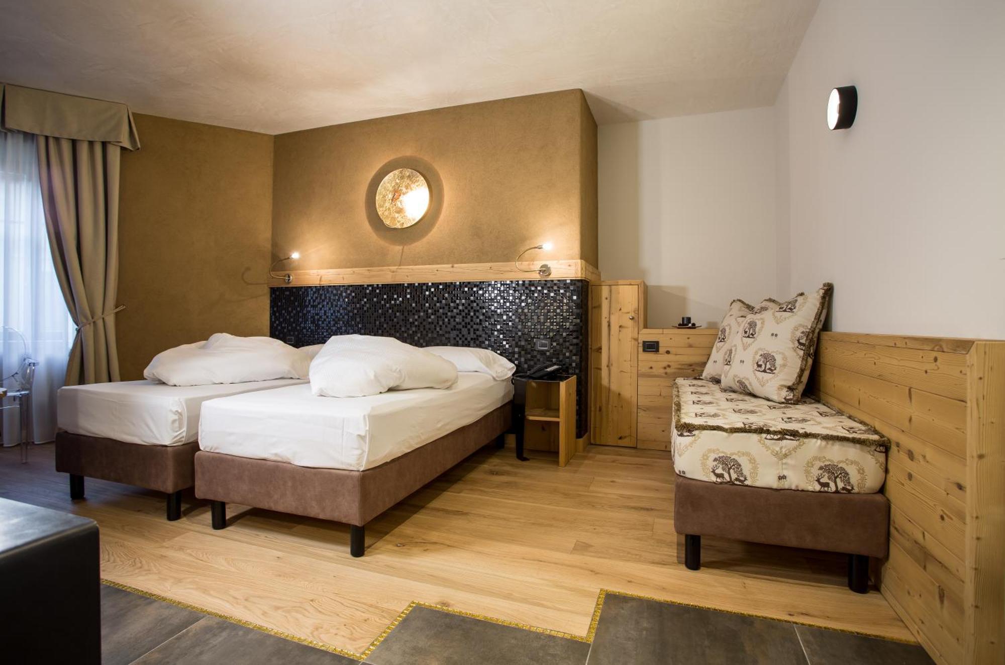 Hotel Orso Grigio Cavalese Bagian luar foto