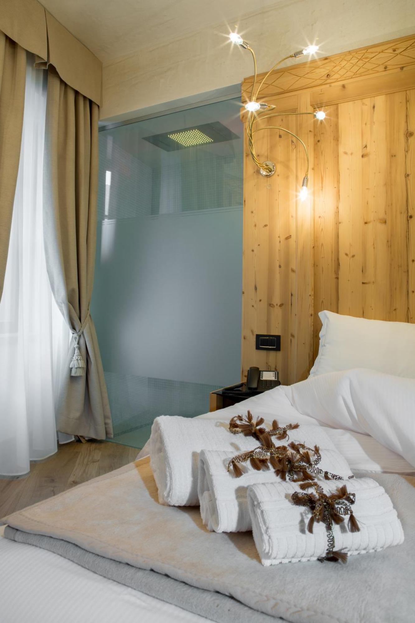 Hotel Orso Grigio Cavalese Bagian luar foto
