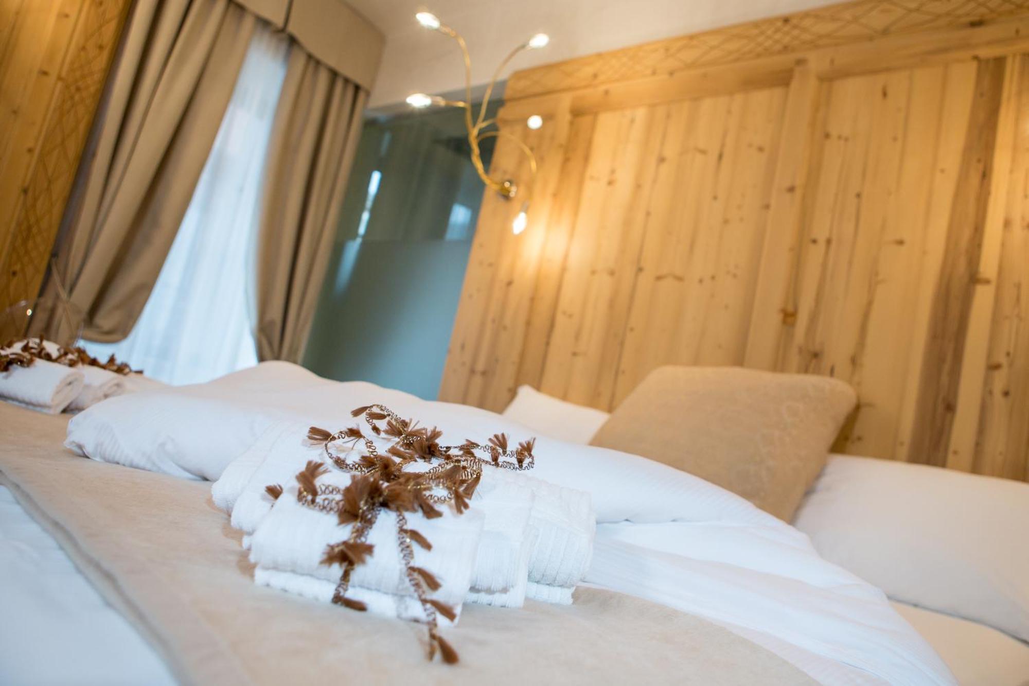 Hotel Orso Grigio Cavalese Bagian luar foto