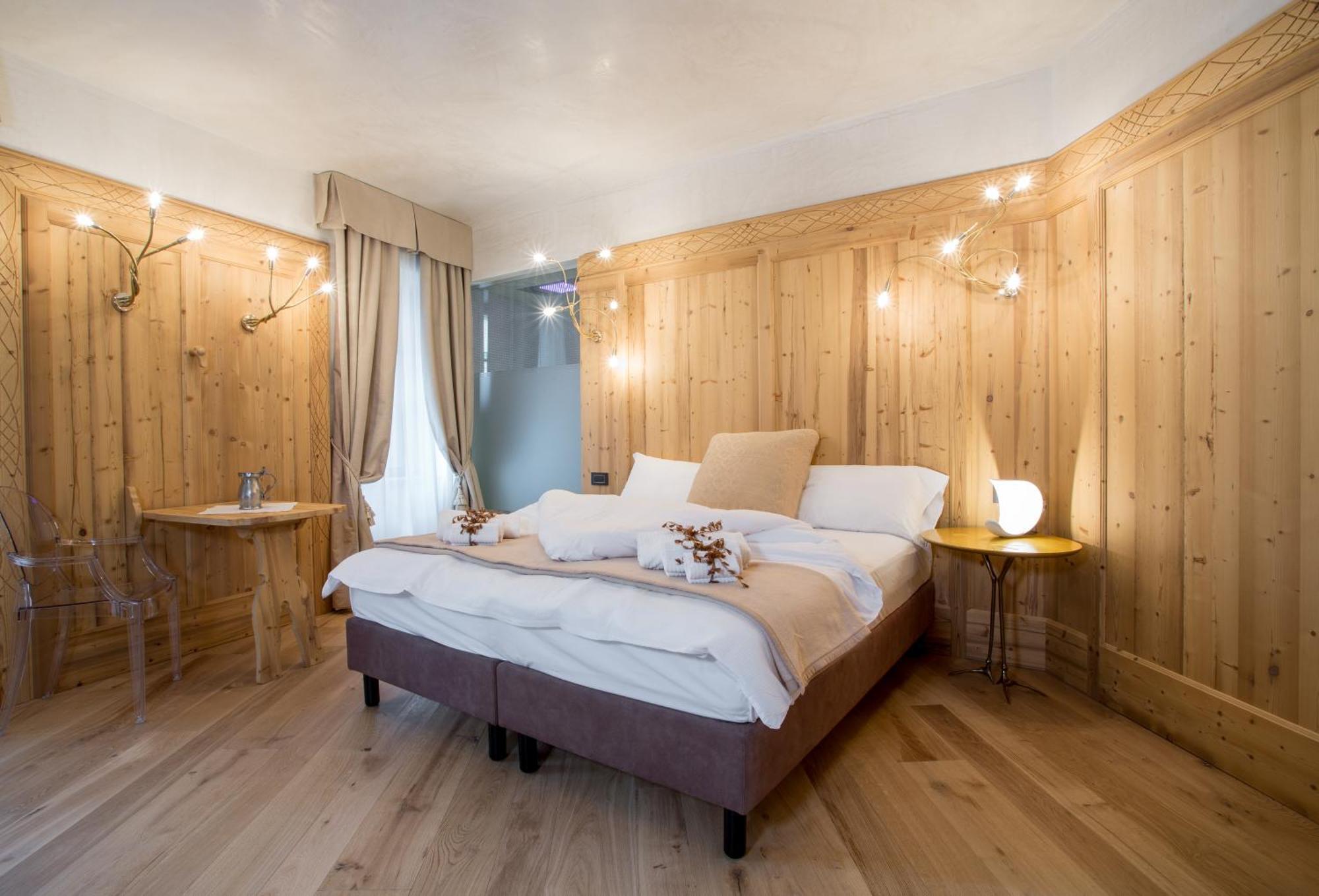 Hotel Orso Grigio Cavalese Bagian luar foto