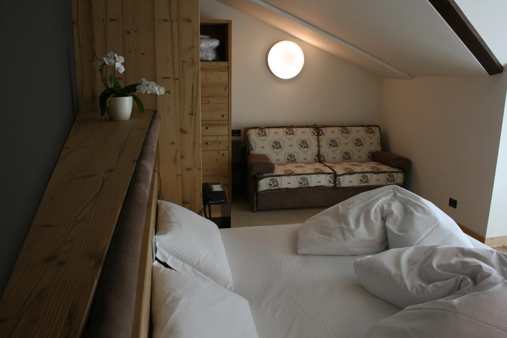 Hotel Orso Grigio Cavalese Bagian luar foto